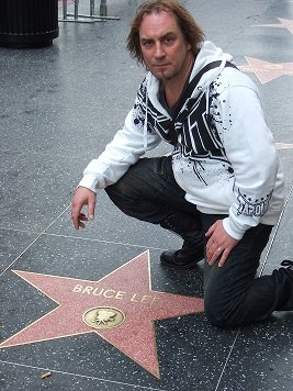 Bruce Lee artwork from Jeff 'Mantas' Dunn collection